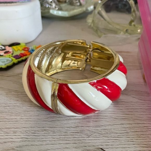 • Candy Cane Bangle • - Picture 4 of 8